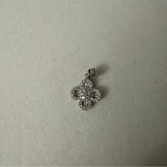 925 Sterling Silver flower Pendant - Picture 5 of 9